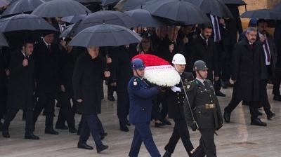 106 y�ll�k b�y�k gurur! Devlet erkan�ndan An�tkabir'e ziyaret 