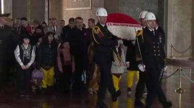 23 Nisan Ulusal Egemenlik ve �ocuk Bayram�... Bakan Tekin'den An�tkabir'e ziyaret