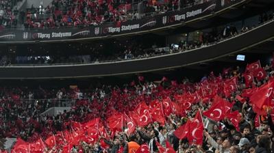 Be�ikta� T�pra� Stad�'nda 23 Nisan co�kusu ya�and�