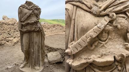 Denizli'de muhte�em ke�if! 2 metrelik �Athena� heykeli g�n �����na ��kt�