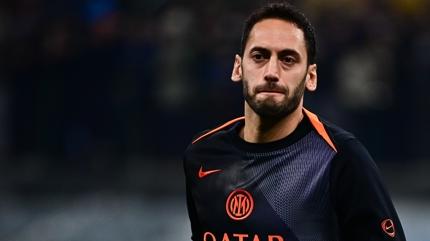 �talyanlar duyurdu! Hakan �alhano�lu'nun imza i�in tek �art� var