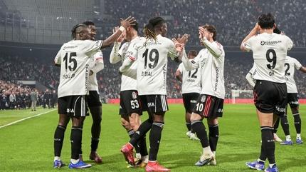 Be�ikta� yar� final biletini ald�! Dolmabah�e'de y�ld�zlar sahnede