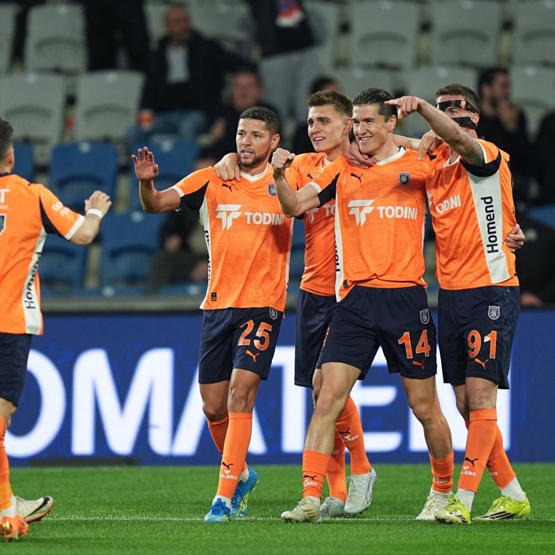 Eldor Shomurodov, S�per Lig'de gol say�s�n� 20'ye ��kard�