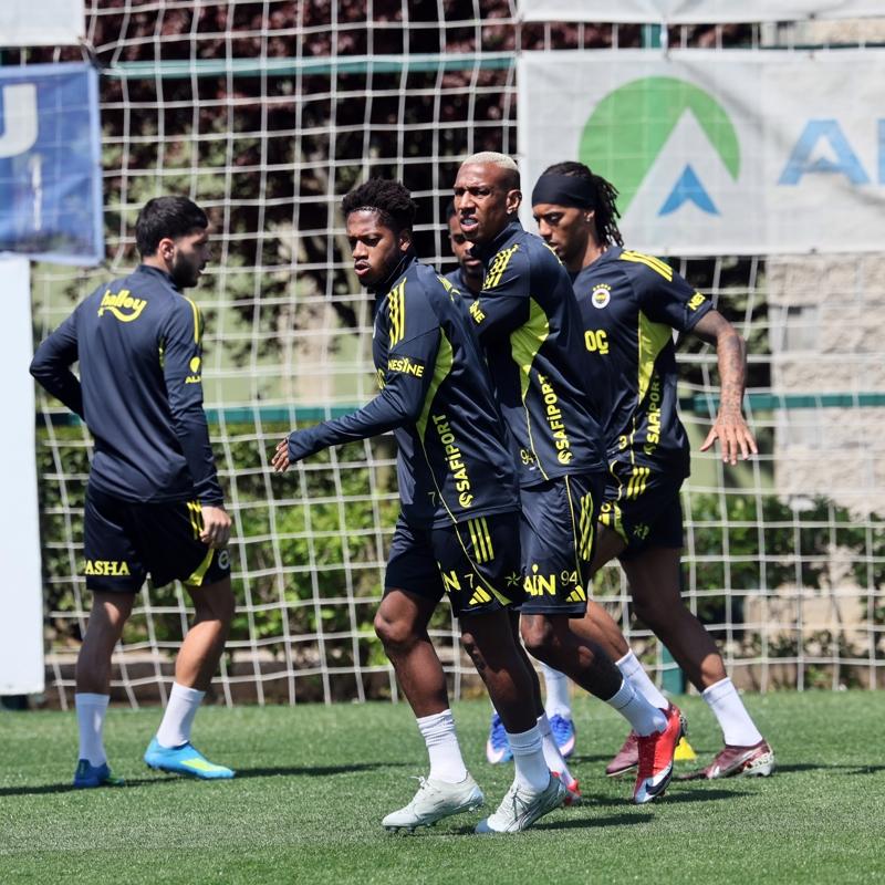 Fenerbah�e'de derbi mesaisi s�r�yor