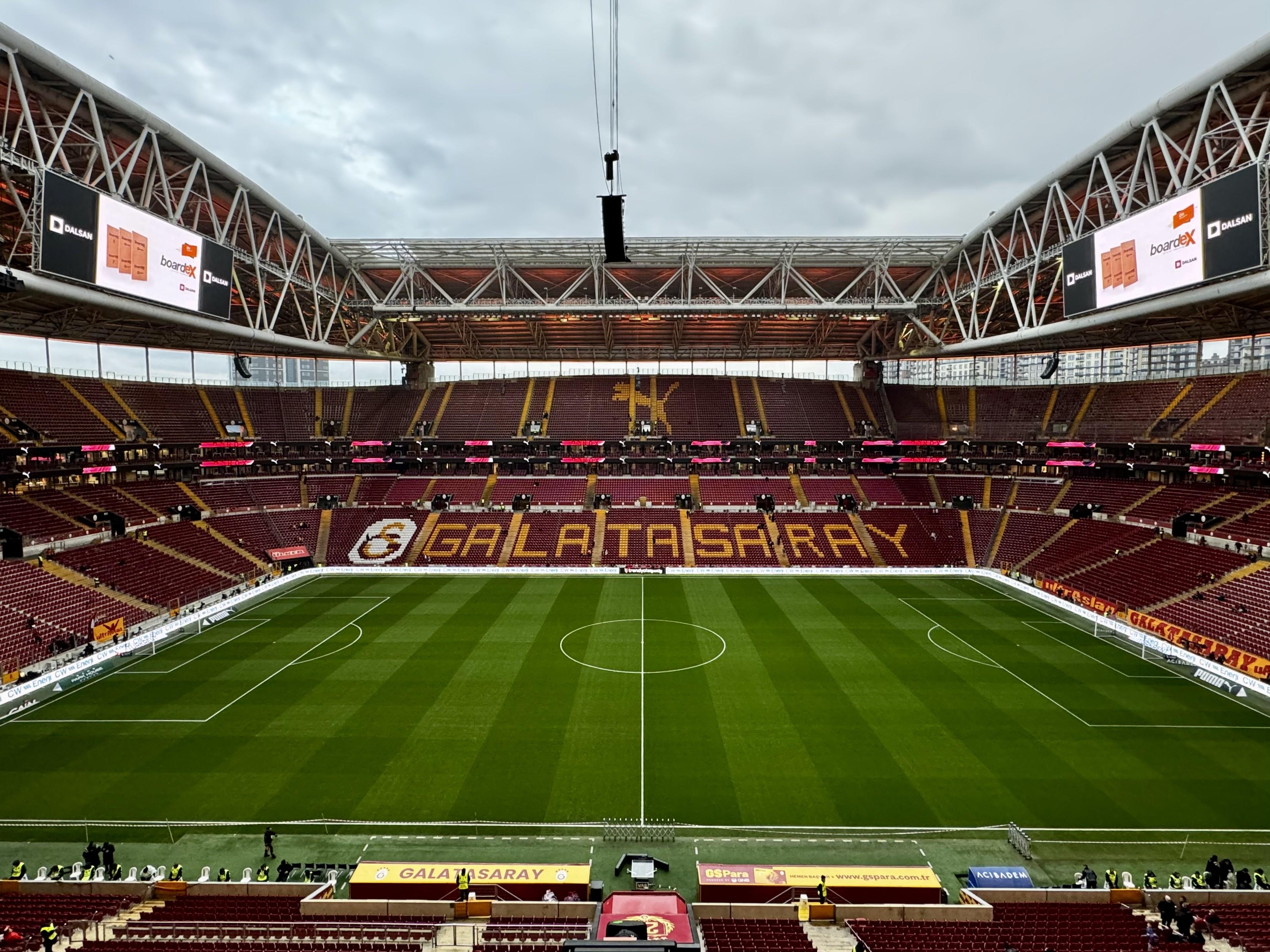 Galatasaray ile Fenerbah�e, RAMS Park'ta 17. kez kar�� kar��ya