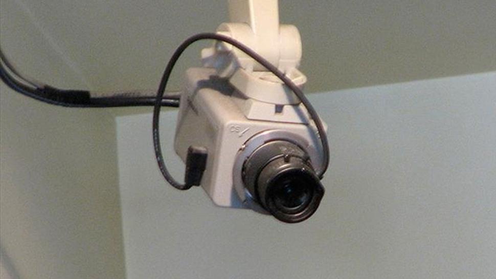 Gizli kamera rezaleti! Komşusunun banyosunu izledi