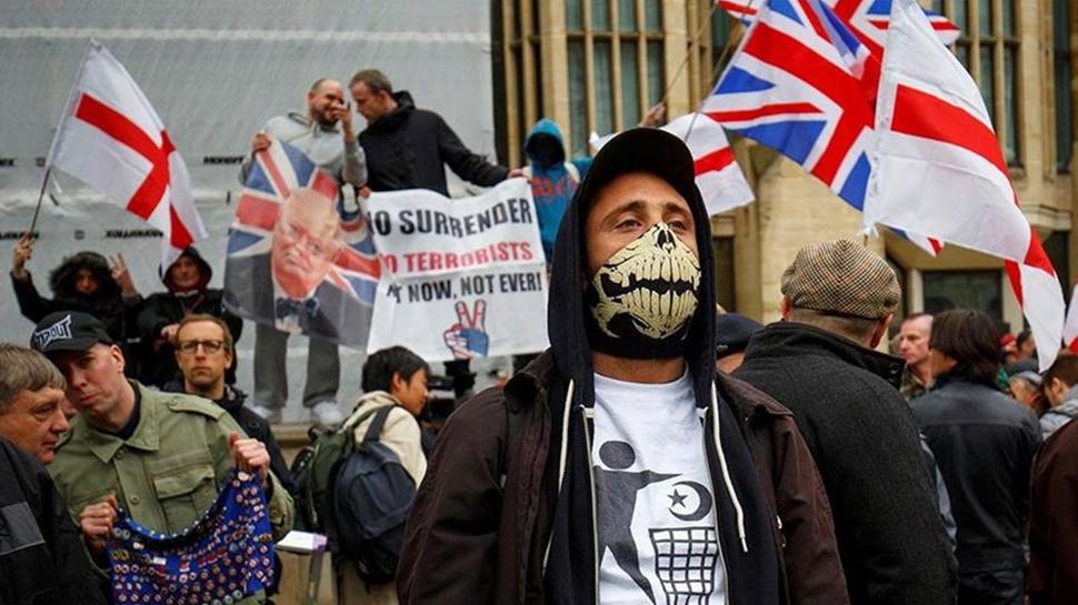 Medeniyet maskesi düştü: İngiltere'de Türk gençlerine örtülü İslamofobi