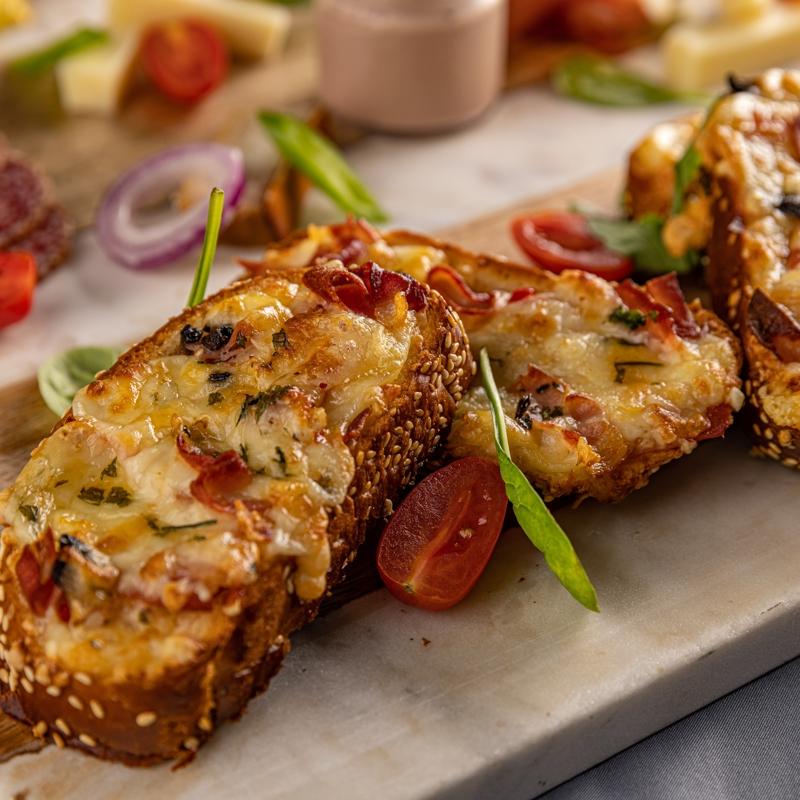 Pi�me s�resi 10 dakika... ��t�r ��t�r peynirli ekmek dilimleri