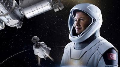�lk astronotumuz Alper Gezeravc� AKM'de �ocuklarla bulu�uyor
