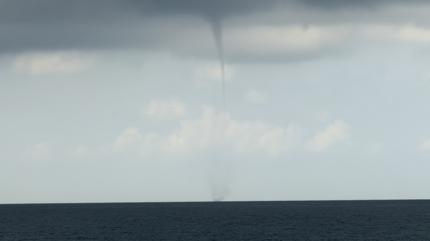 T�rkiye'de hortum pani�i! G�renler �a�k�nl���n� gizleyemedi