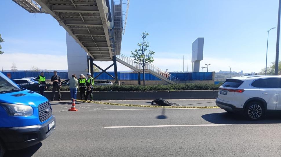 Afiş asarken canından oldu