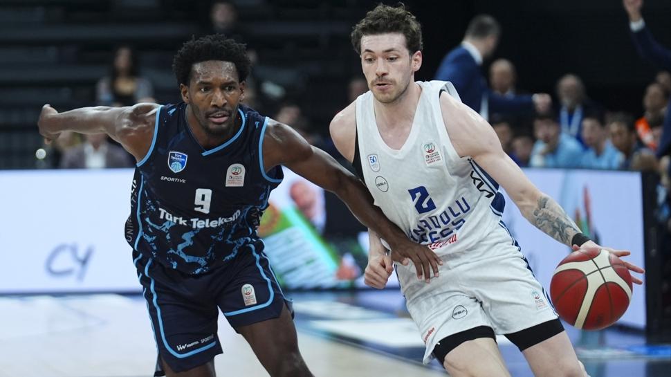 Anadolu Efes evinde Türk Telekom'u yendi