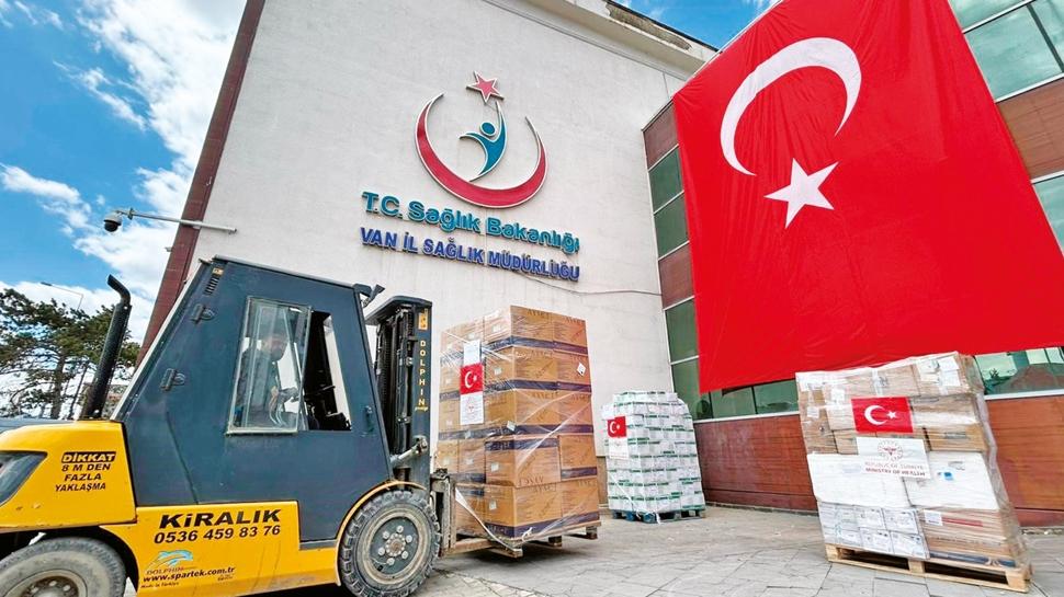 Ankara'dan �ran'a 6 TIR'l�k t�bbi destek