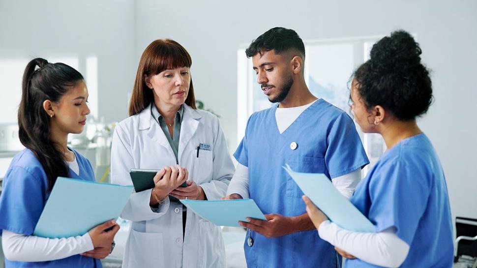 Avrupa'da sağlık krizi! Hemşireler doktor oldu