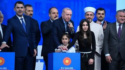 'Ev Sahibi T�rkiye' kura t�reni! Bakan Kurum: Yapamazs�n diyenlere al�n teriyle cevap verdik