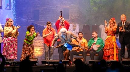 �G�rgiriye�ye �fke b�y�yor! Romanlar sesini y�kseltti