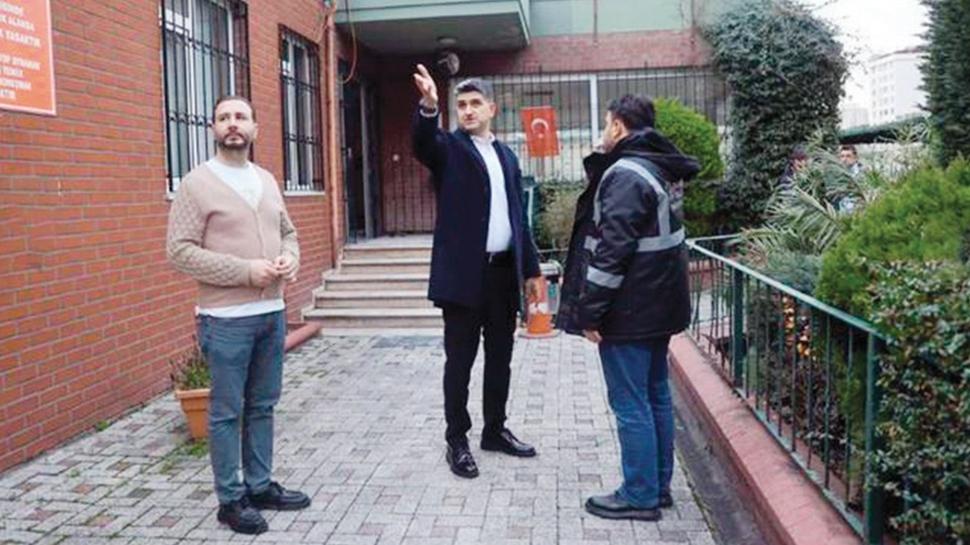 Tan�mad��� i�adam�yla hep yan yana