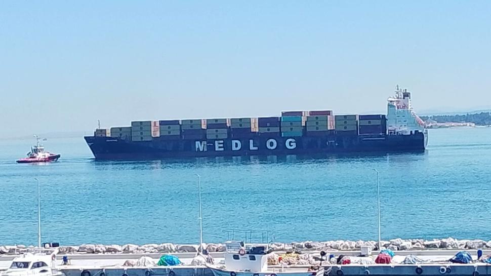 Çanakkale Boğazı tıkandı: Arızalanan gemi güvenli bölgeye demirletildi