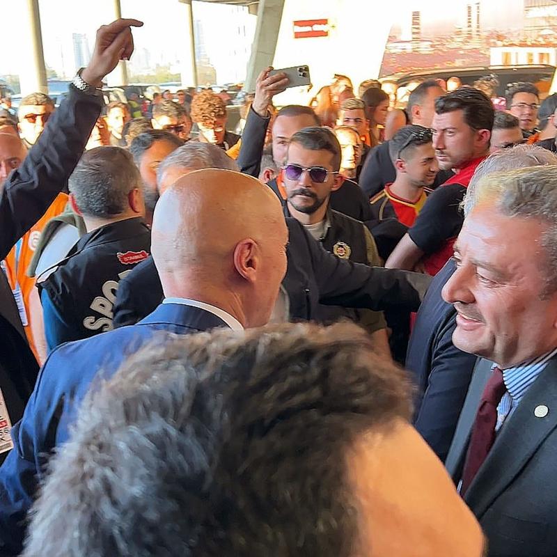 Galatasaray y�netiminden derbi �ncesi Fenerbah�e y�netimine jest