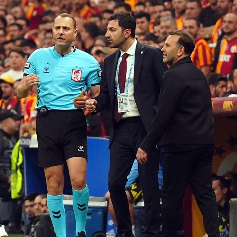Galatasaray'dan ma� s�ras�nda payla��m! 'Bu hakemlere ra�men'