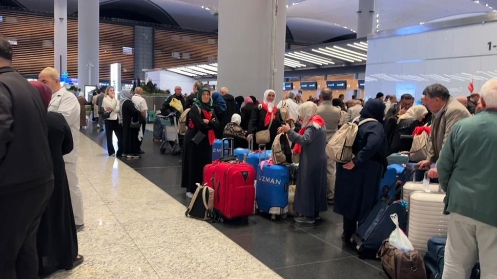 İstanbul'da kutsal yolculuk başladı: Hacı adayları dualarla uğurlandı