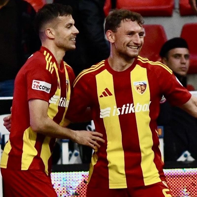 Lazslo Benes, ligdeki 5. gol�n� att�