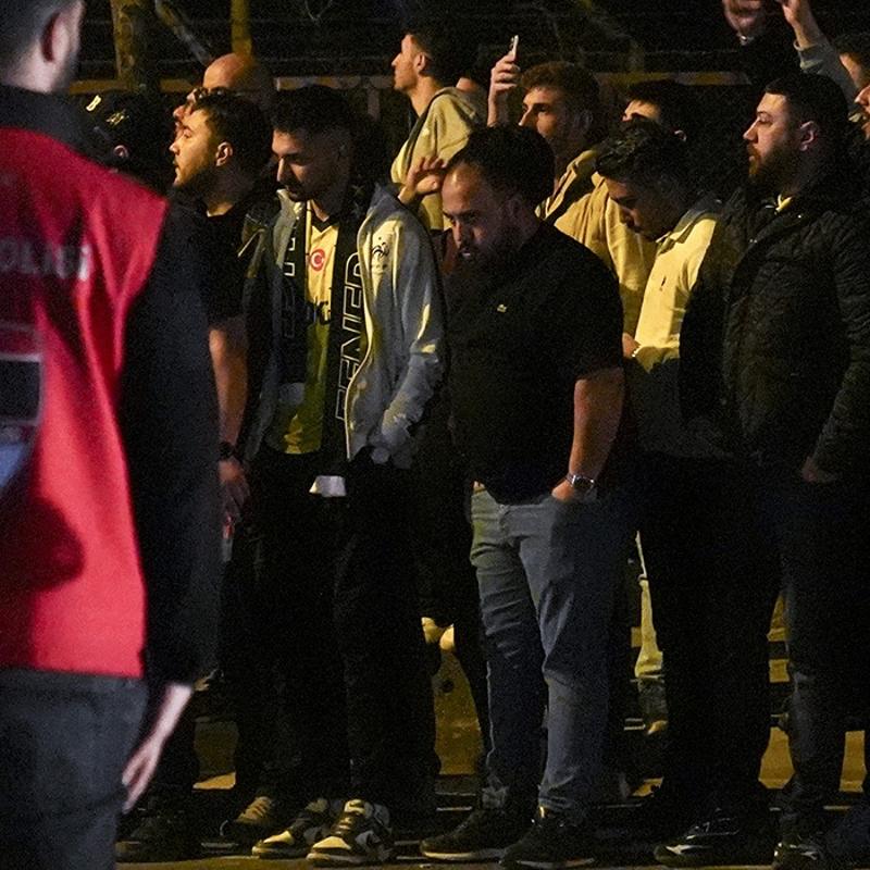 Fenerbah�e taraftar�ndan Samand�ra'da tak�ma tepki!