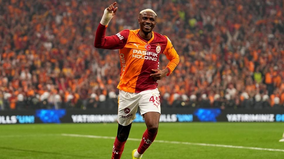 Osimhen derbide sahne aldı! Gol sayısını 20 yaptı...