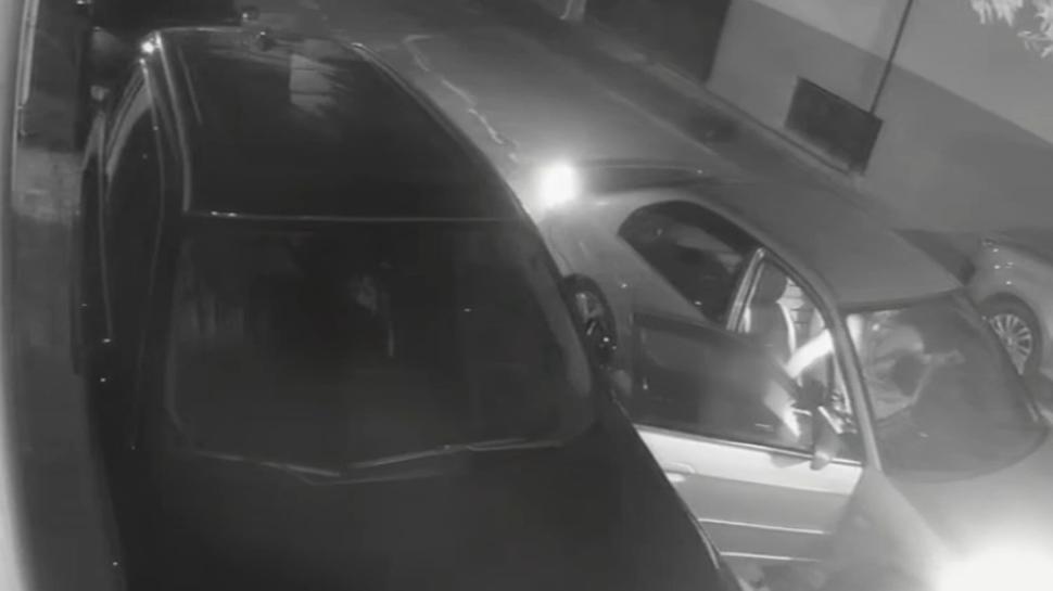 Otomobilden yol kenarına atıldı: Vatandaş yardım çığlıklarına koştu