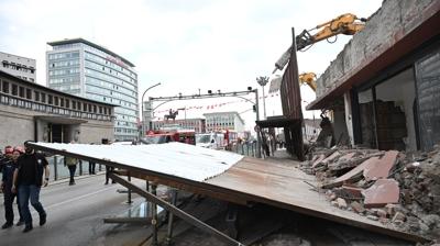 Ba�kentte bir binan�n duvar� ��kt�