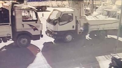 Biber y�kl� kamyoneti �ald�lar: Paras�n� harcayamadan yakaland�lar