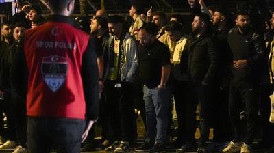 Fenerbah�e taraftar�ndan Samand�ra'da tak�ma tepki!