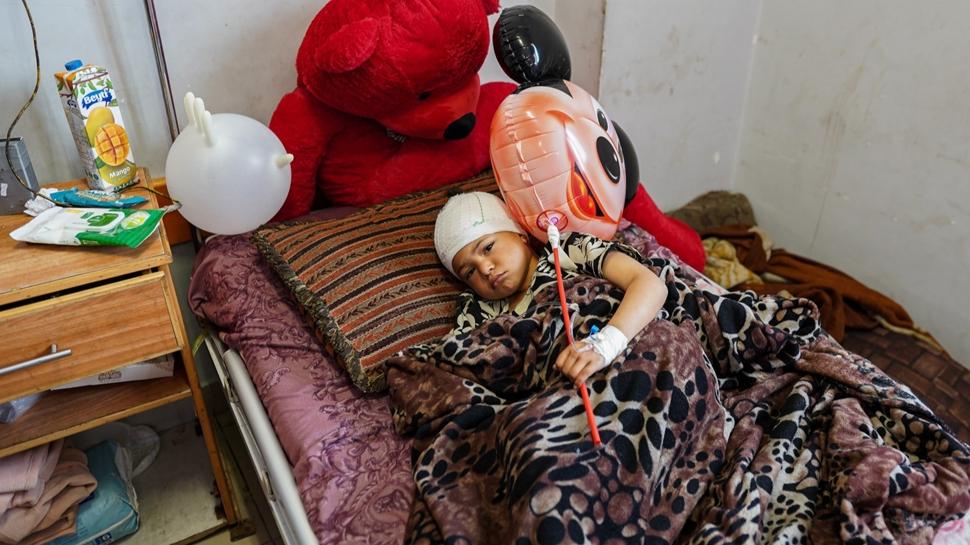 Katil İsrail'in hedefinde yine çocuklar var... 5 yaşındaki Mese kısmi felç geçirdi