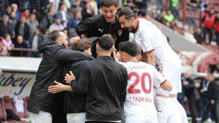 Elaz��spor 21 futbolcuyla Adana'ya gitti