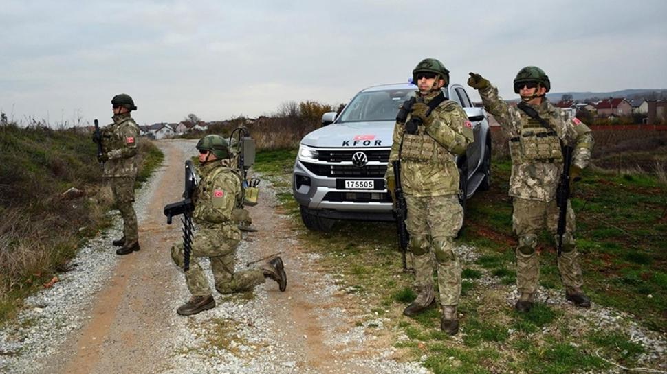 Balkanların istikrarı Türklere emanet: Mehmetçik disiplin ve merhametiyle sahada