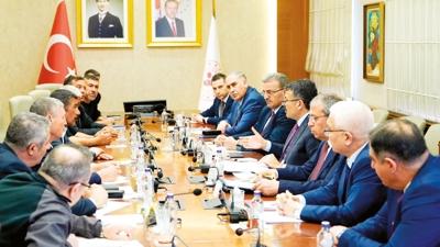 Bakanl�kta uzla�t�lar... Maden i��ilerinin sorunu ��z�ld�