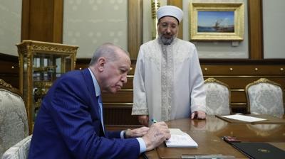 Ba�kan Erdo�an, Diyanet Vakf�na kurban ba���� yapt�