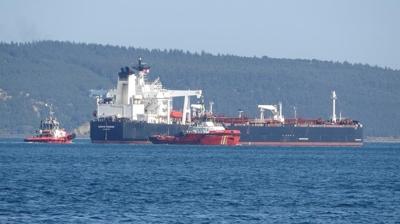 �anakkale Bo�az�'nda s�r�klenen tanker alarm�! Trafik �ift y�nl� durduruldu