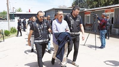 Halfeti'de eski ba�kan yolsuzluktan tutukland�