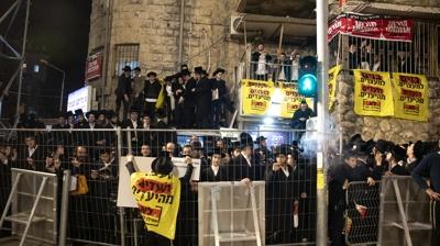 ��galci �srail'de askerlik krizi... Harediler komutan�n evini bast�