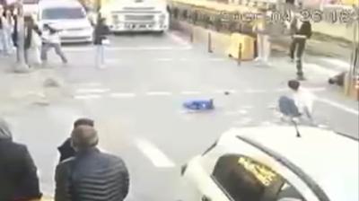 Sultangazi'de motor yayaya b�yle �arpt�