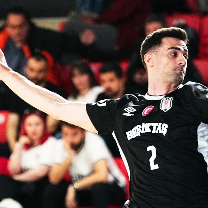 Be�ikta�, hentbolda �ampiyonluk i�in geri say�ma ge�ti