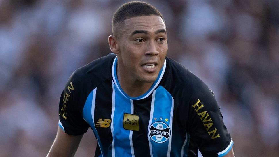 Carlos Vinicius üst üste 3 penaltıyı kaçırdı