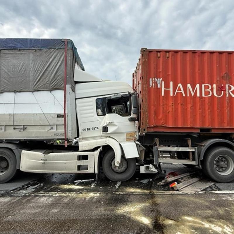 Otoyolda zincirleme kaza! Ankara istikametinde ula��m aksad�
