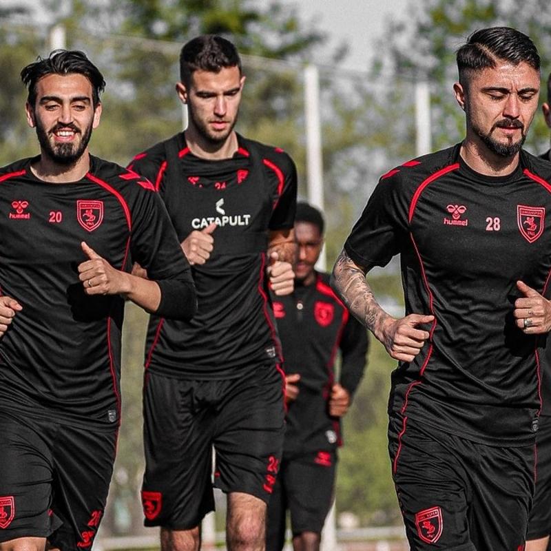 Samsunspor'da zorlu Galatasaray ma��n�n haz�rl�klar� ba�lad�