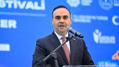 Bakan Kac�r ��rencilere seslendi: Her daim yan�n�zday�z