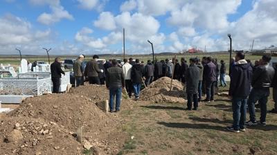 Sahipsiz k�peklerin sald�r�s� sonucu �len 5 ya��ndaki �ocuk topra�a erildi