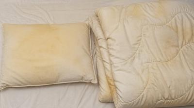 Yorgandaki sar� lekelerin tek ��z�m� karbonat de�il! ��te en pratik temizlik �nerileri