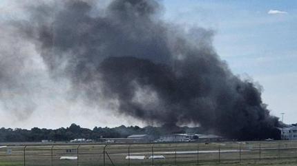 Avustralya'da hafif u�ak hangara �arpt�: �l� ve yaral�lar var