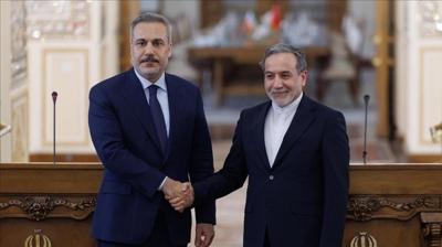 Bakan Fidan, �ranl� mevkida�� Arak�i ile telefonda g�r��t�